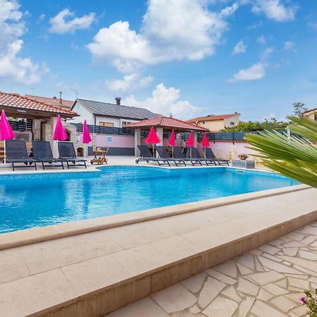 Lovely Apartment In Valbandon With Kitchen فاجانا المظهر الخارجي الصورة