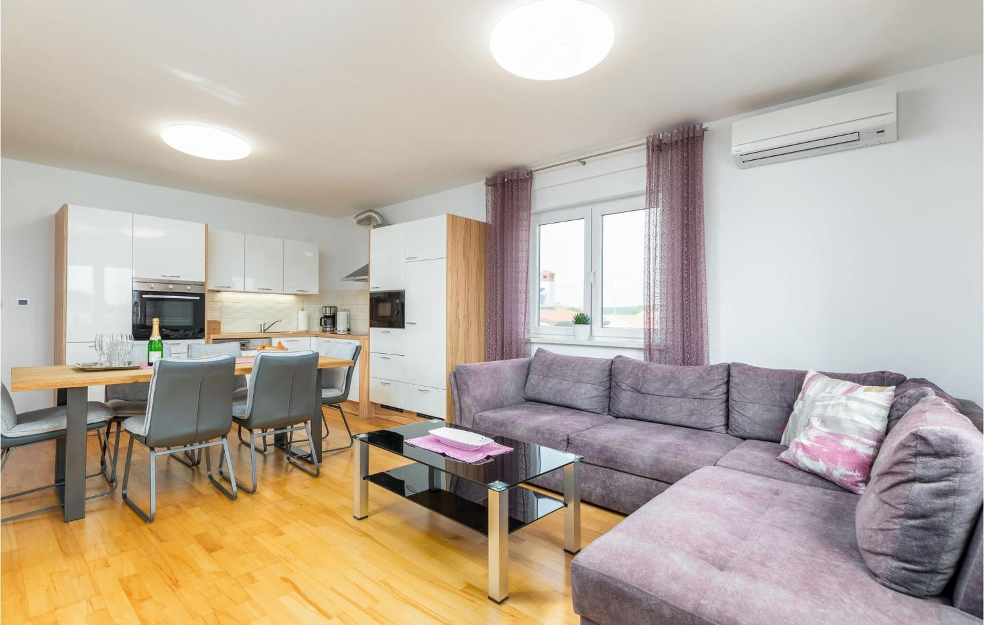 Lovely Apartment In Valbandon With Kitchen فاجانا المظهر الخارجي الصورة