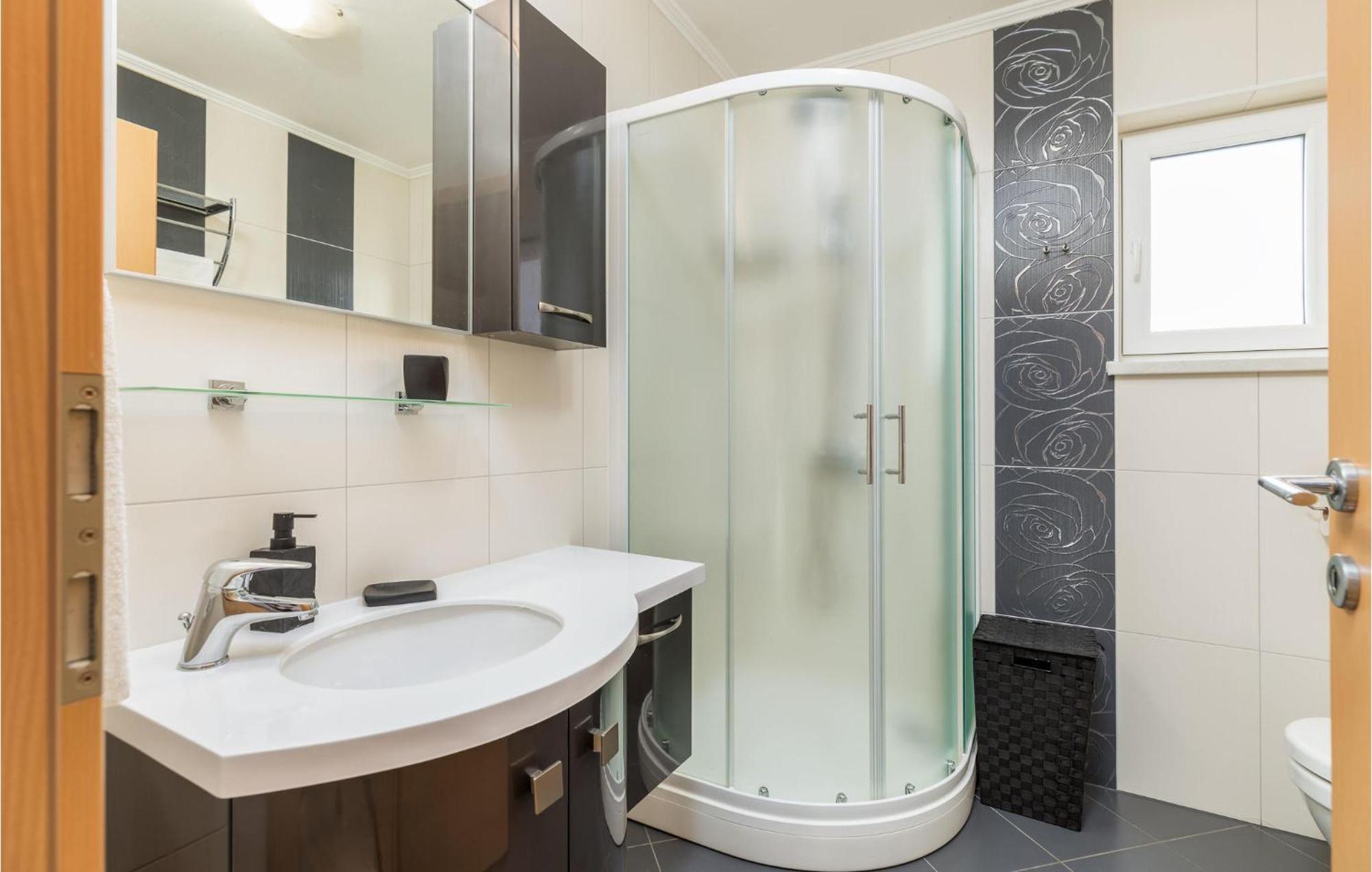 Lovely Apartment In Valbandon With Kitchen فاجانا المظهر الخارجي الصورة